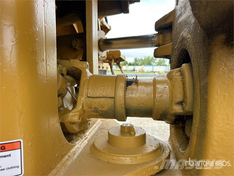CAT D250E Kĺbové nákladné autá