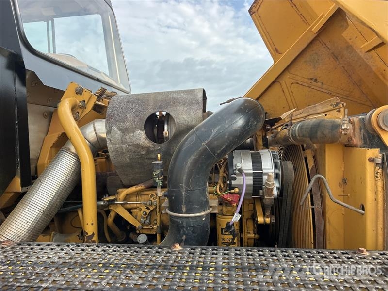 CAT D250E Kĺbové nákladné autá