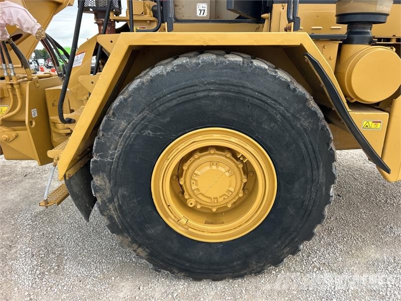 CAT D250E Kĺbové nákladné autá