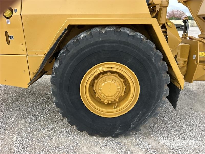 CAT D250E Kĺbové nákladné autá