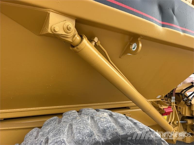 CAT D250E Kĺbové nákladné autá