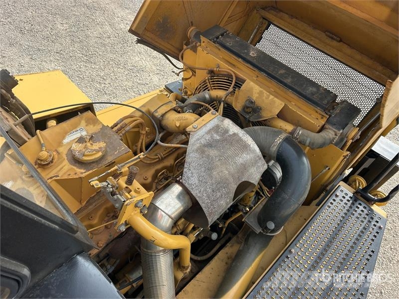 CAT D250E Kĺbové nákladné autá
