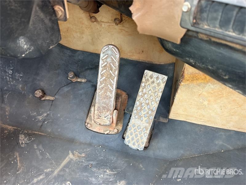 CAT D250E Kĺbové nákladné autá