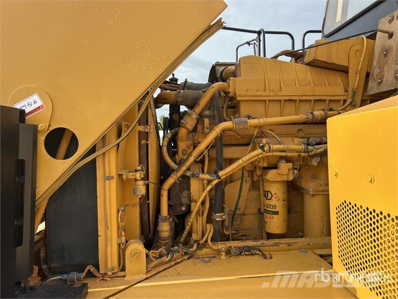 CAT D250E Kĺbové nákladné autá