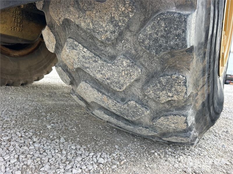 CAT D250E Kĺbové nákladné autá