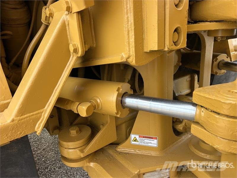 CAT D250E Kĺbové nákladné autá