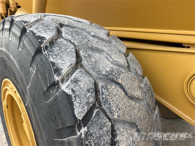 CAT D250E Kĺbové nákladné autá