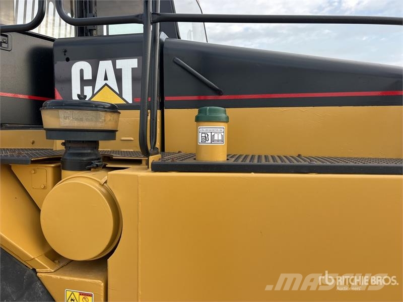 CAT D250E Kĺbové nákladné autá