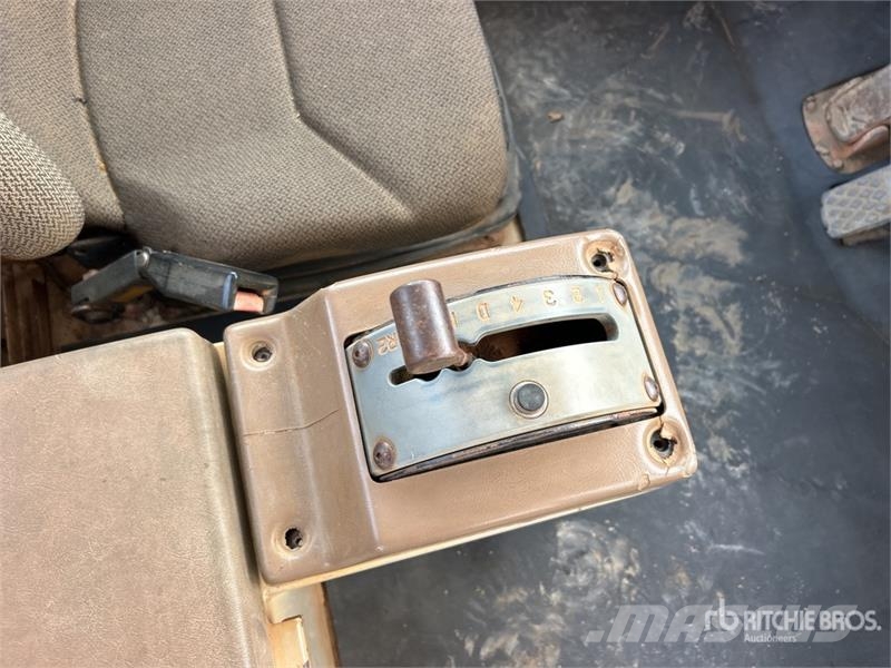 CAT D250E Kĺbové nákladné autá