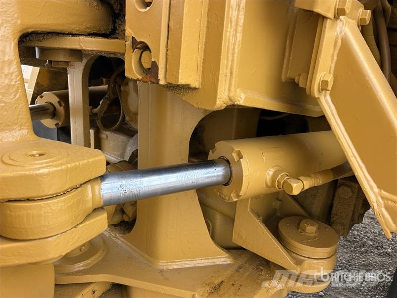 CAT D250E Kĺbové nákladné autá
