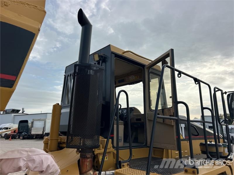 CAT D250E Kĺbové nákladné autá
