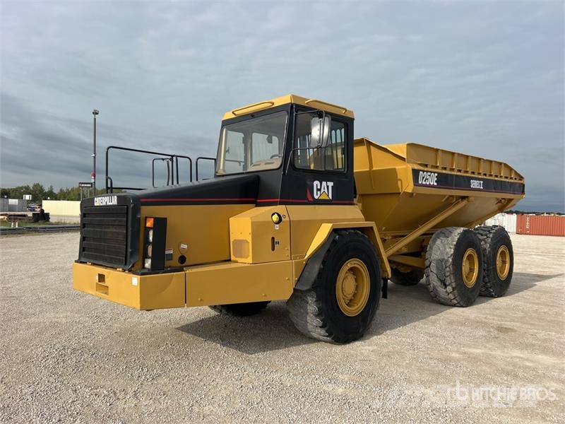 CAT D250E Kĺbové nákladné autá