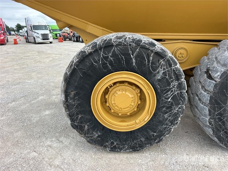 CAT D250E Kĺbové nákladné autá