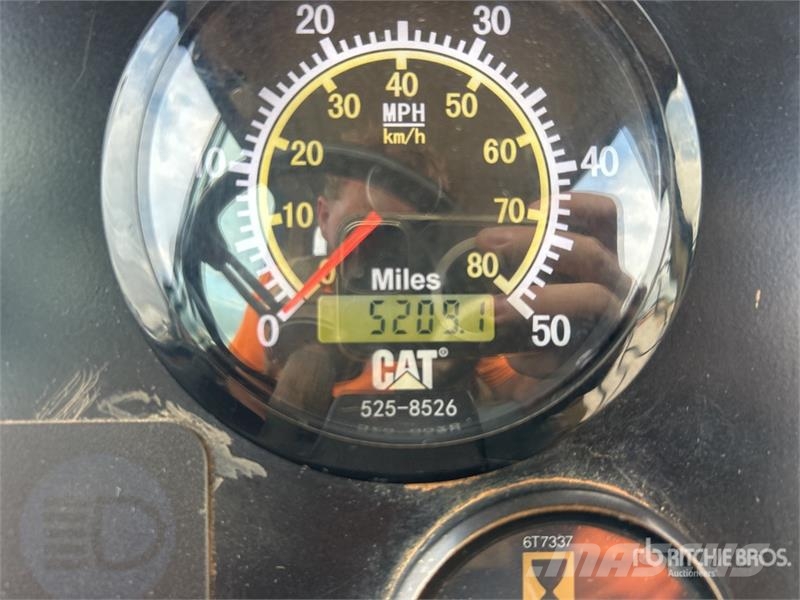 CAT D250E Kĺbové nákladné autá