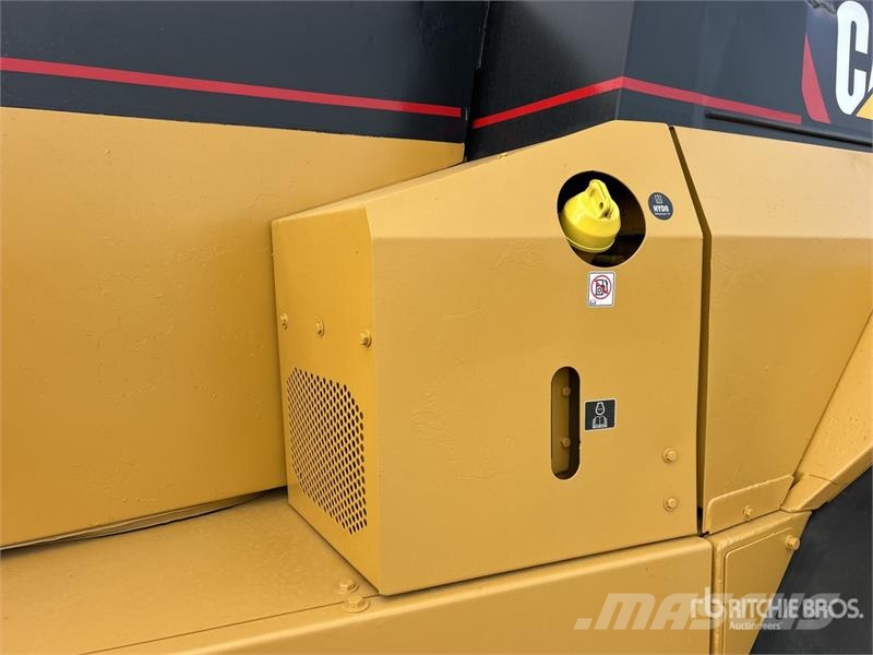 CAT D250E Kĺbové nákladné autá