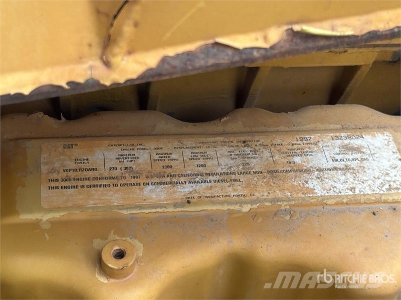 CAT D250E Kĺbové nákladné autá
