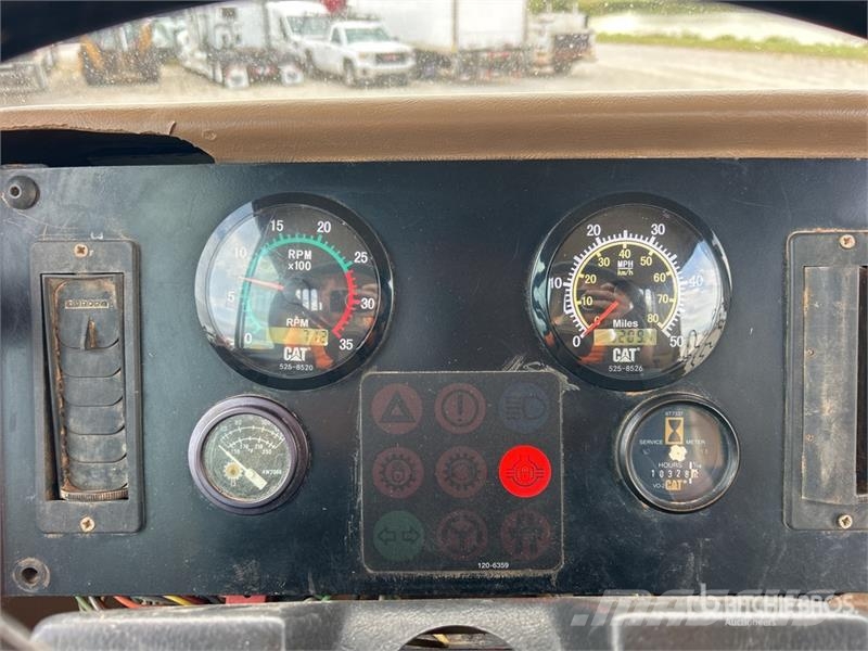CAT D250E Kĺbové nákladné autá