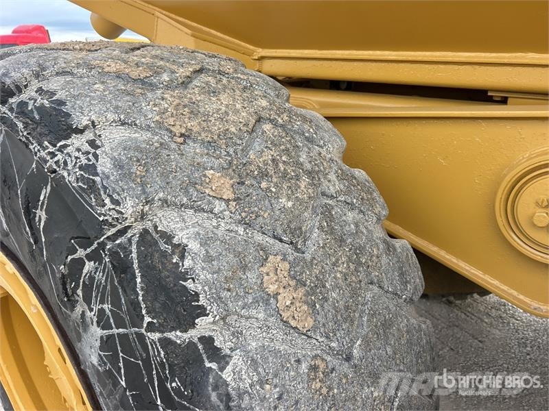 CAT D250E Kĺbové nákladné autá