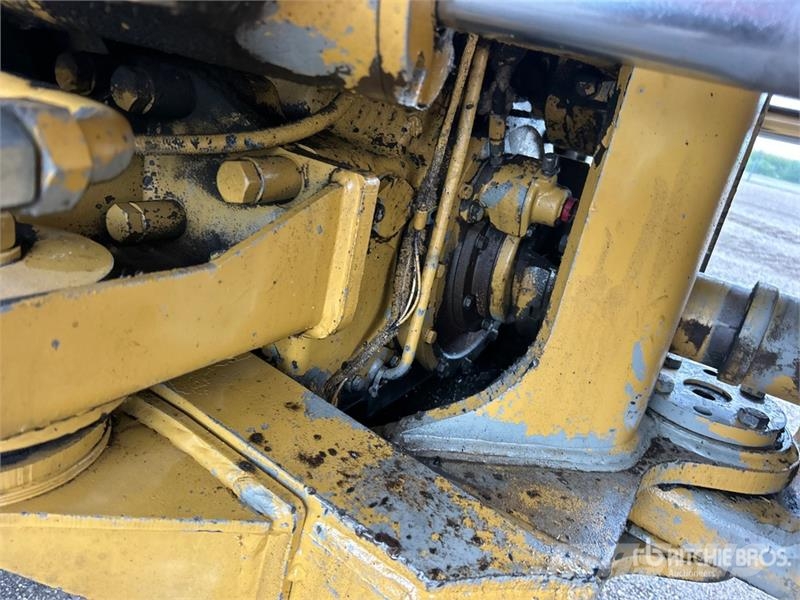 CAT D350D Zglobni demperji