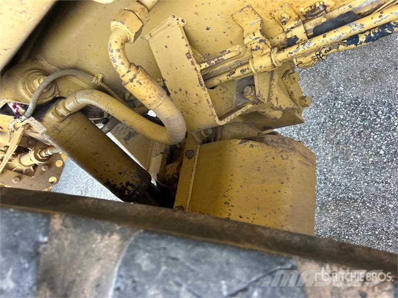 CAT D350D Zglobni demperji