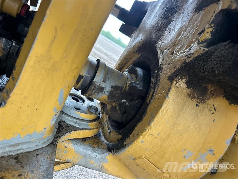CAT D350D Zglobni demperji