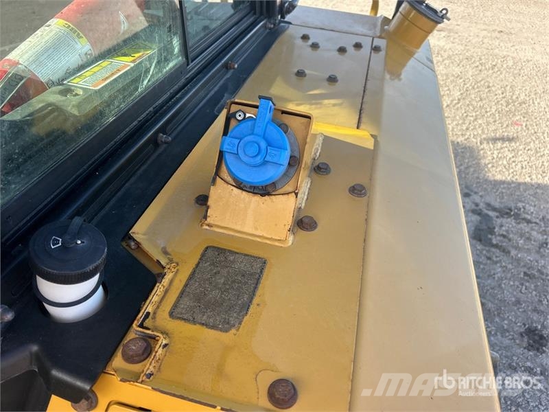 CAT D6 LGP بلدوزرات مجنزرة