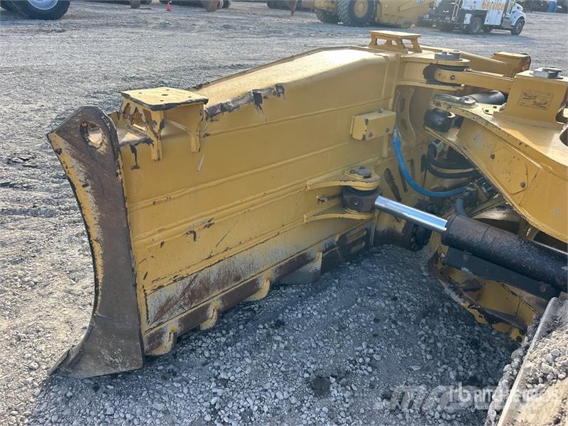 CAT D6 LGP بلدوزرات مجنزرة