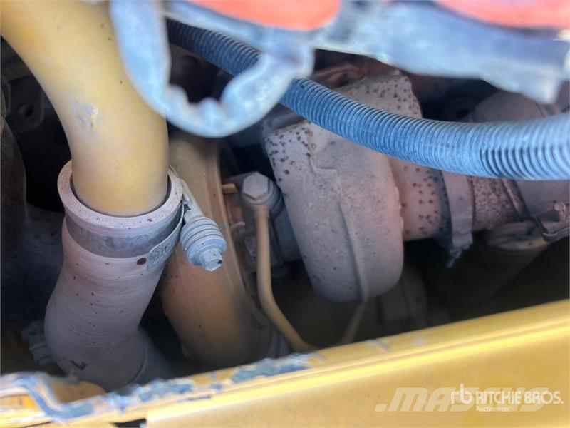 CAT D6 LGP بلدوزرات مجنزرة