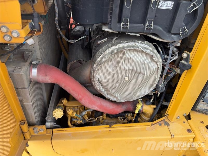 CAT D6T LGP Crawler Dozer ブルドーザー