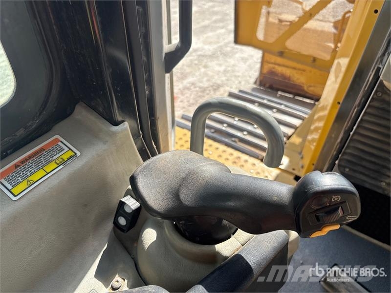 CAT D6T LGP Crawler Dozer ブルドーザー