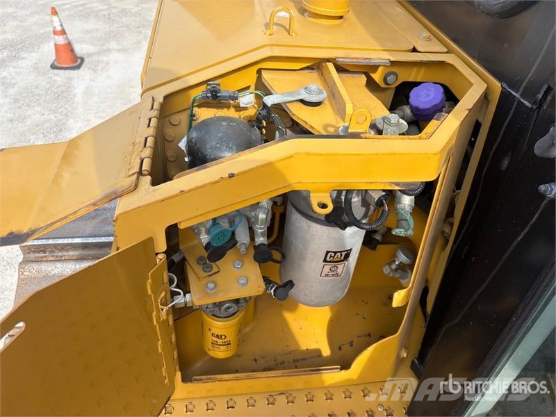 CAT D6T LGP Crawler Dozer ブルドーザー