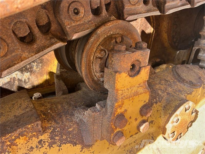 CAT D8R Kāpurķēžu buldozeri