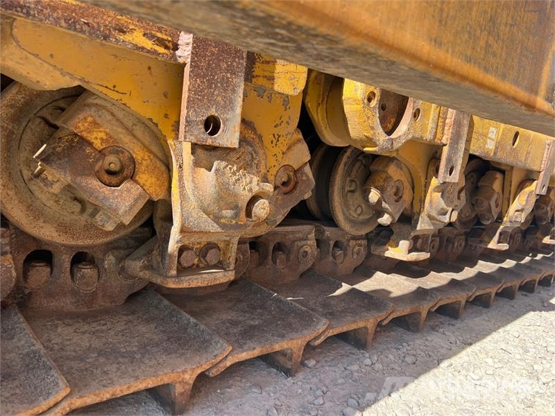 CAT D8R Kāpurķēžu buldozeri