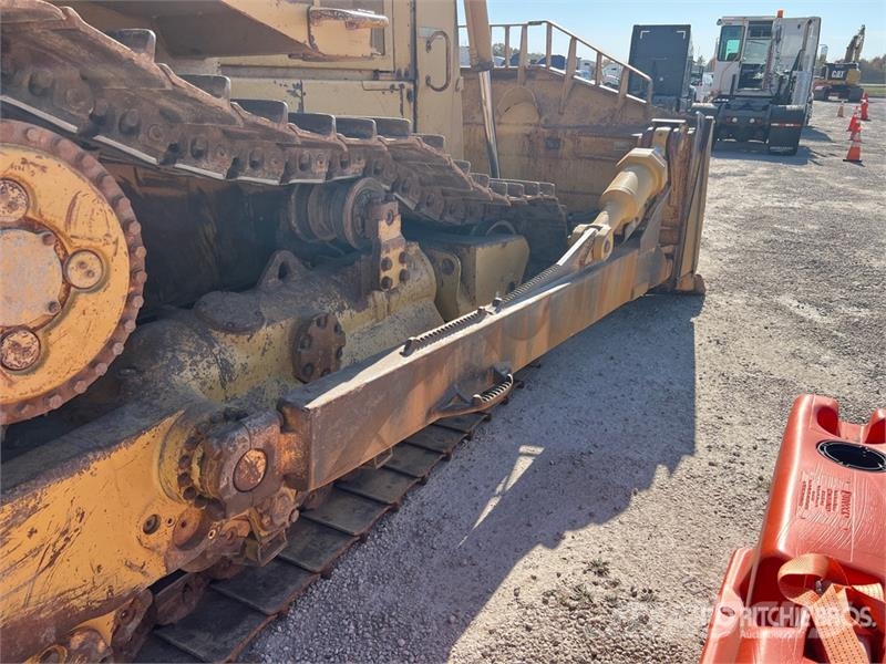 CAT D8R Kāpurķēžu buldozeri