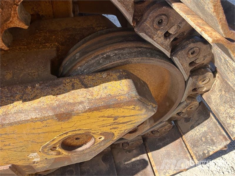 CAT D8R Kāpurķēžu buldozeri