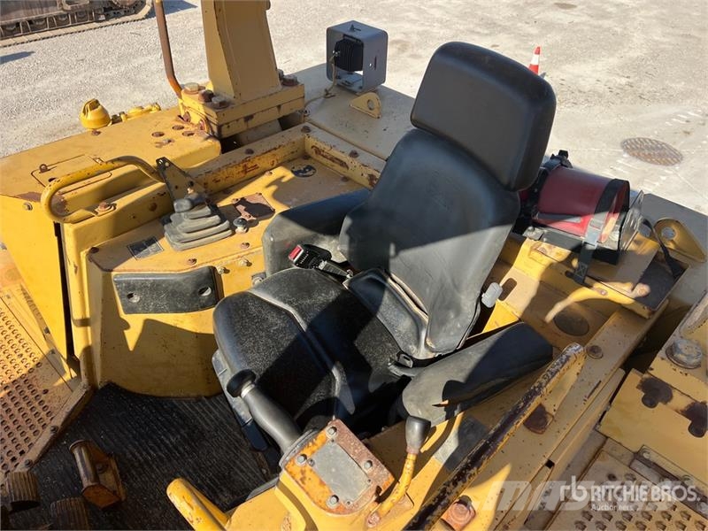 CAT D8R Kāpurķēžu buldozeri