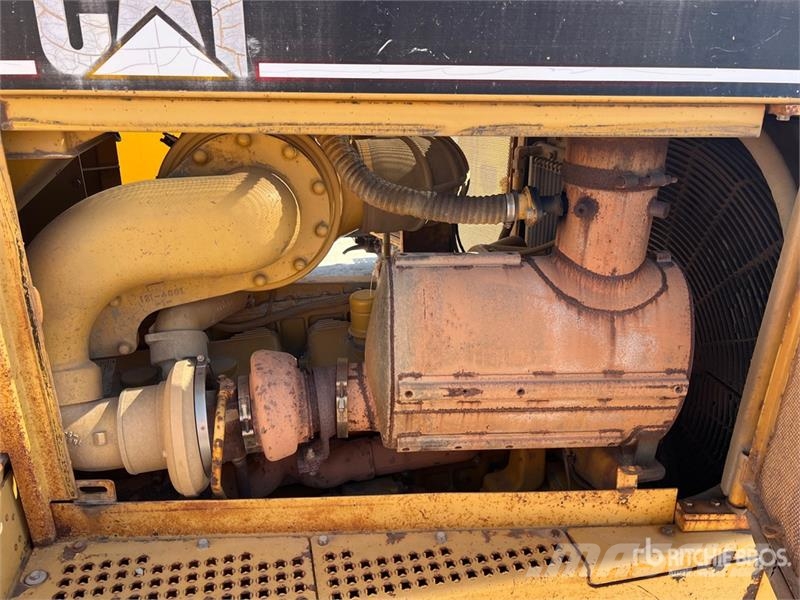 CAT D8R Kāpurķēžu buldozeri