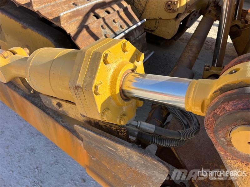 CAT D8R Kāpurķēžu buldozeri