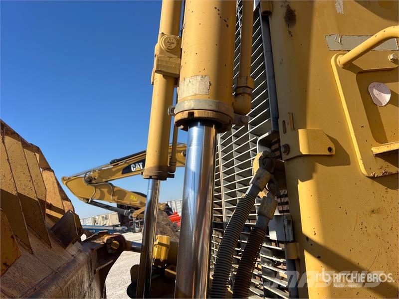 CAT D8R Kāpurķēžu buldozeri
