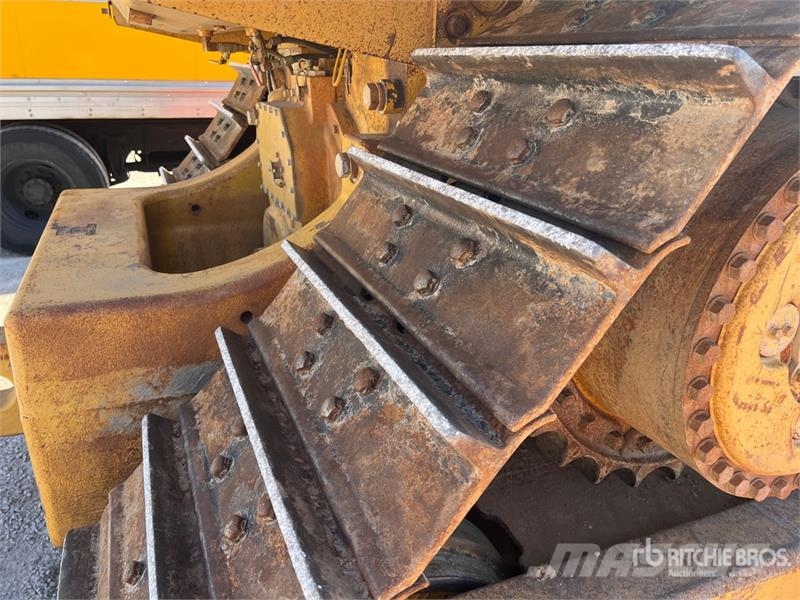 CAT D8R Kāpurķēžu buldozeri