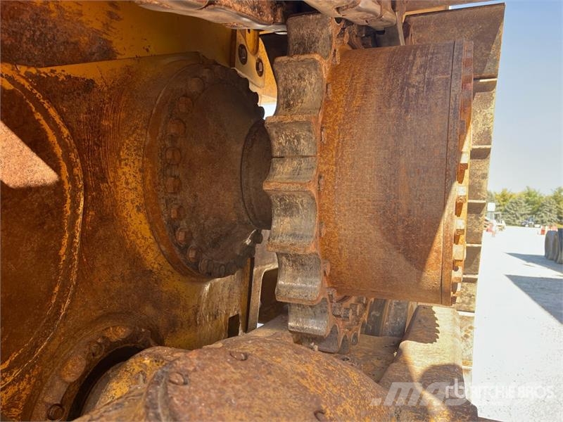 CAT D8R Kāpurķēžu buldozeri
