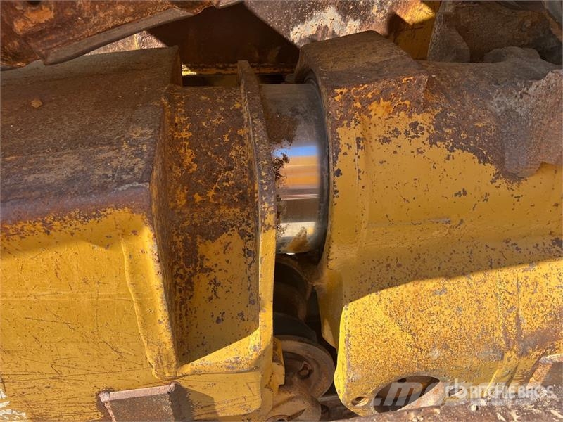 CAT D8R Kāpurķēžu buldozeri