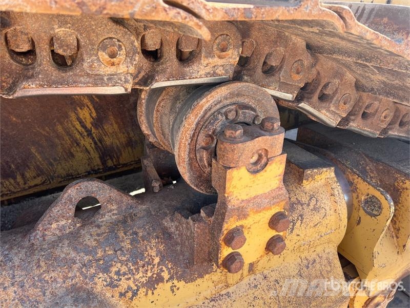 CAT D8R Kāpurķēžu buldozeri