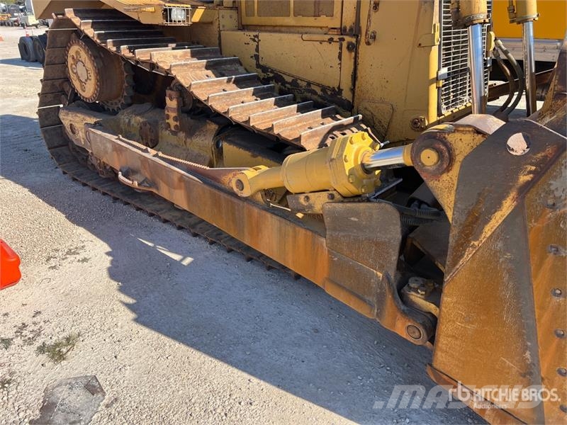 CAT D8R Kāpurķēžu buldozeri