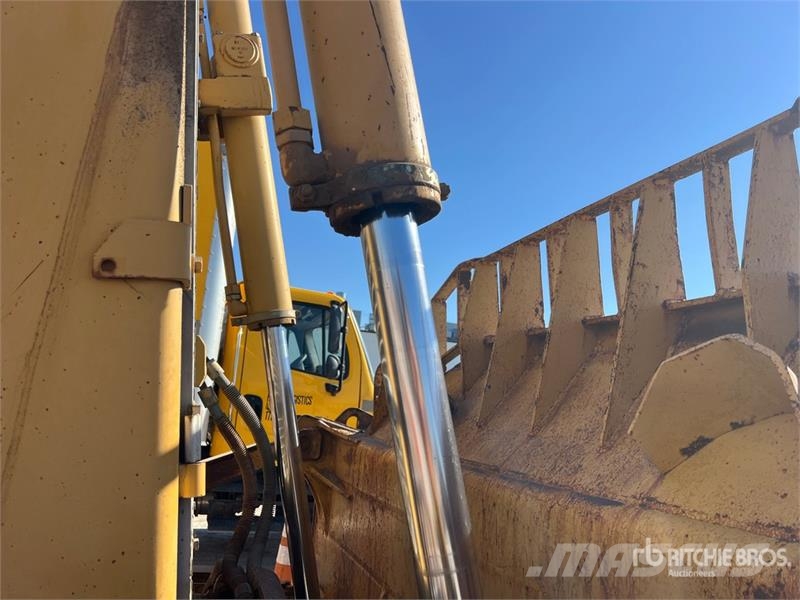 CAT D8R Kāpurķēžu buldozeri