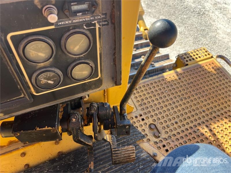 CAT D8R Kāpurķēžu buldozeri