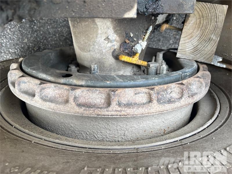 CAT DP100 19420 lb Pneumatic Tire Forklift Другие складские механизмы
