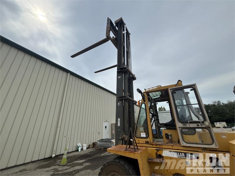 CAT DP100 19420 lb Pneumatic Tire Forklift Другие складские механизмы