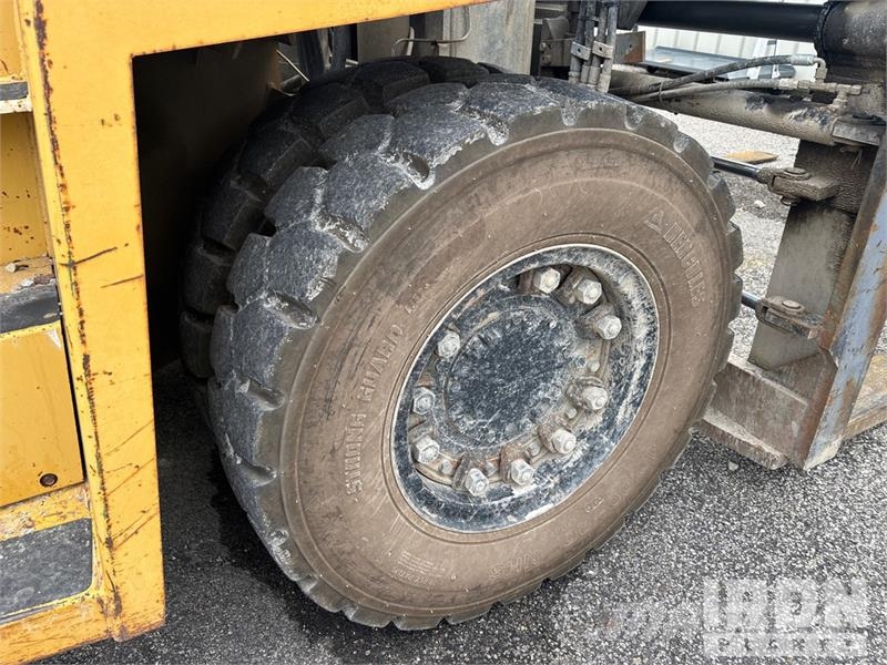 CAT DP100 19420 lb Pneumatic Tire Forklift Другие складские механизмы