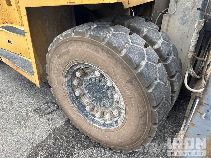 CAT DP100 19420 lb Pneumatic Tire Forklift Другие складские механизмы